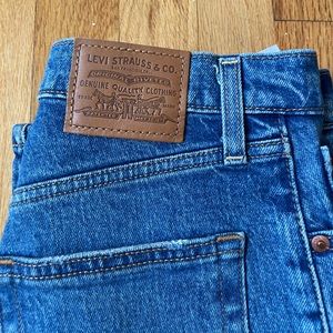 Brand New Levi’s Ribcage Straight Leg Jeans Sz 25